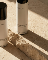 RAIDé Longevity Cream på beige sten i varmt solljus för en skin longevity-rutin.